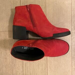 Camper “Lotta” women’s ankle bootie in red nubuck.
